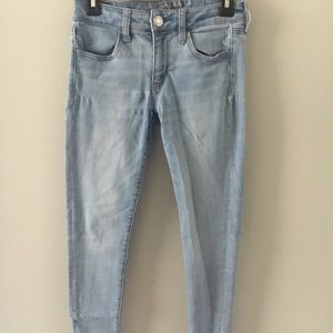 light wash american eagle jeans